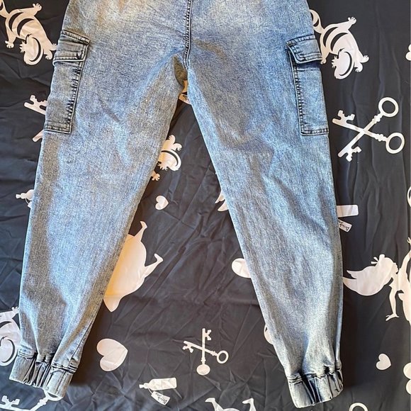 Juniors’ Almost Famous Cargo Jeans Size Medium - Picture 4 of 6